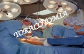 Una toracotomía es un procedimiento quirúrgico para abrir el pecho, con el propósito de acceder a los pulmones, esófago, tráquea, aorta, corazón y diafragma.