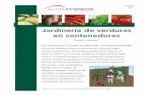Jardinería de verduras en contenedores · Es aconsejable que al menos una vez a la semana, se filtre la mezcla de tierra de fertilizantes no utilizados con agua del grifo. Agregue